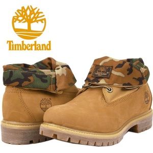 Men’s camo timberlands in NEW CONDITION